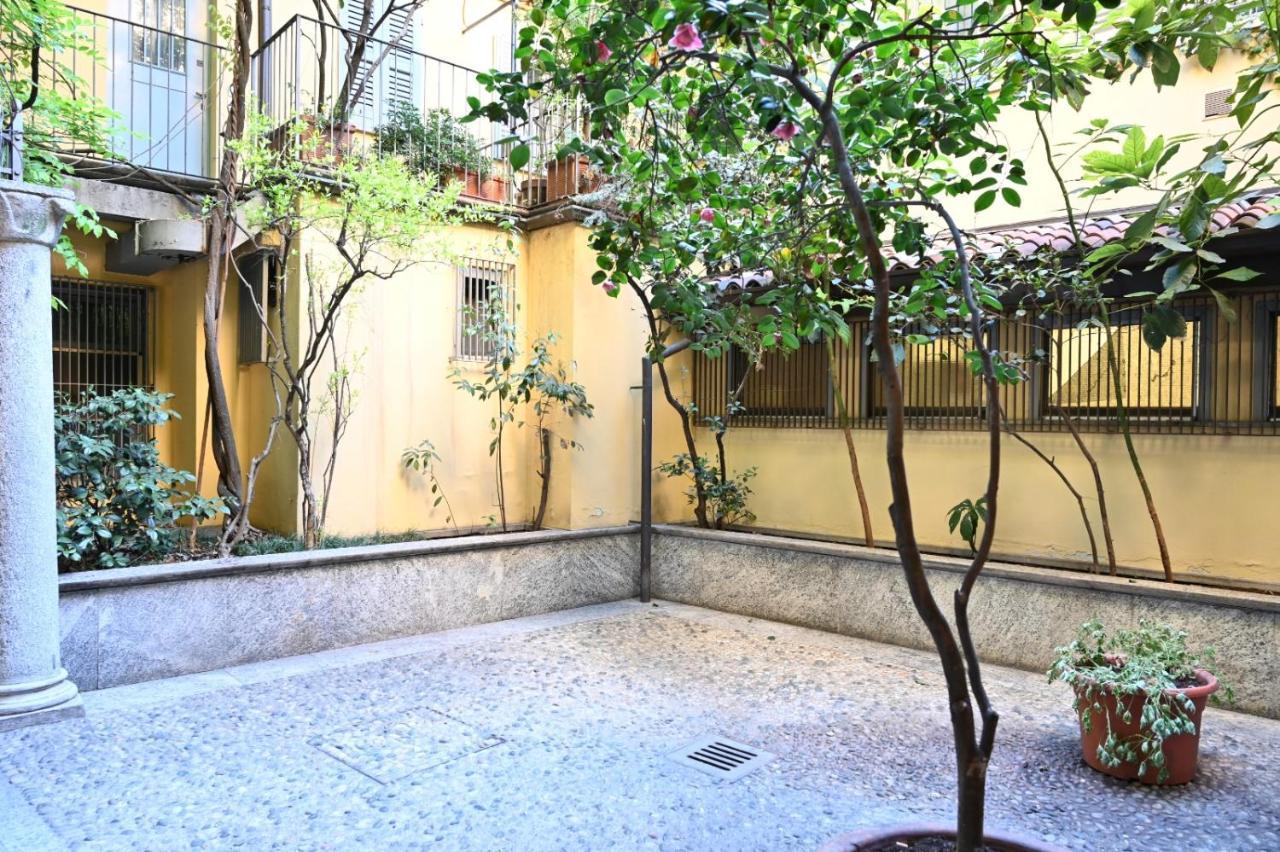 Appartamento Le Guglie In Piazza Castello - Centro Storico Милан Экстерьер фото