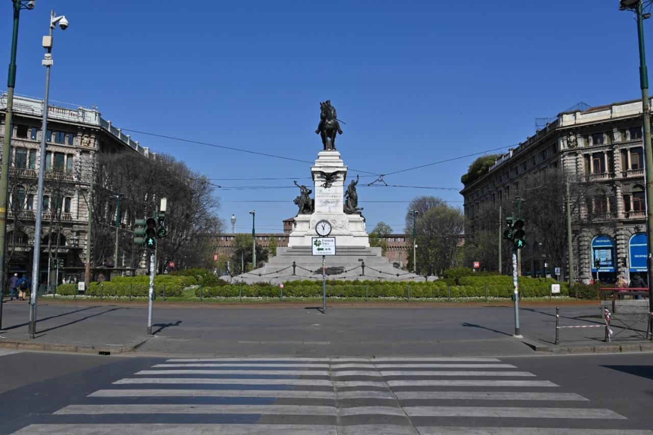 Appartamento Le Guglie In Piazza Castello - Centro Storico Милан Экстерьер фото