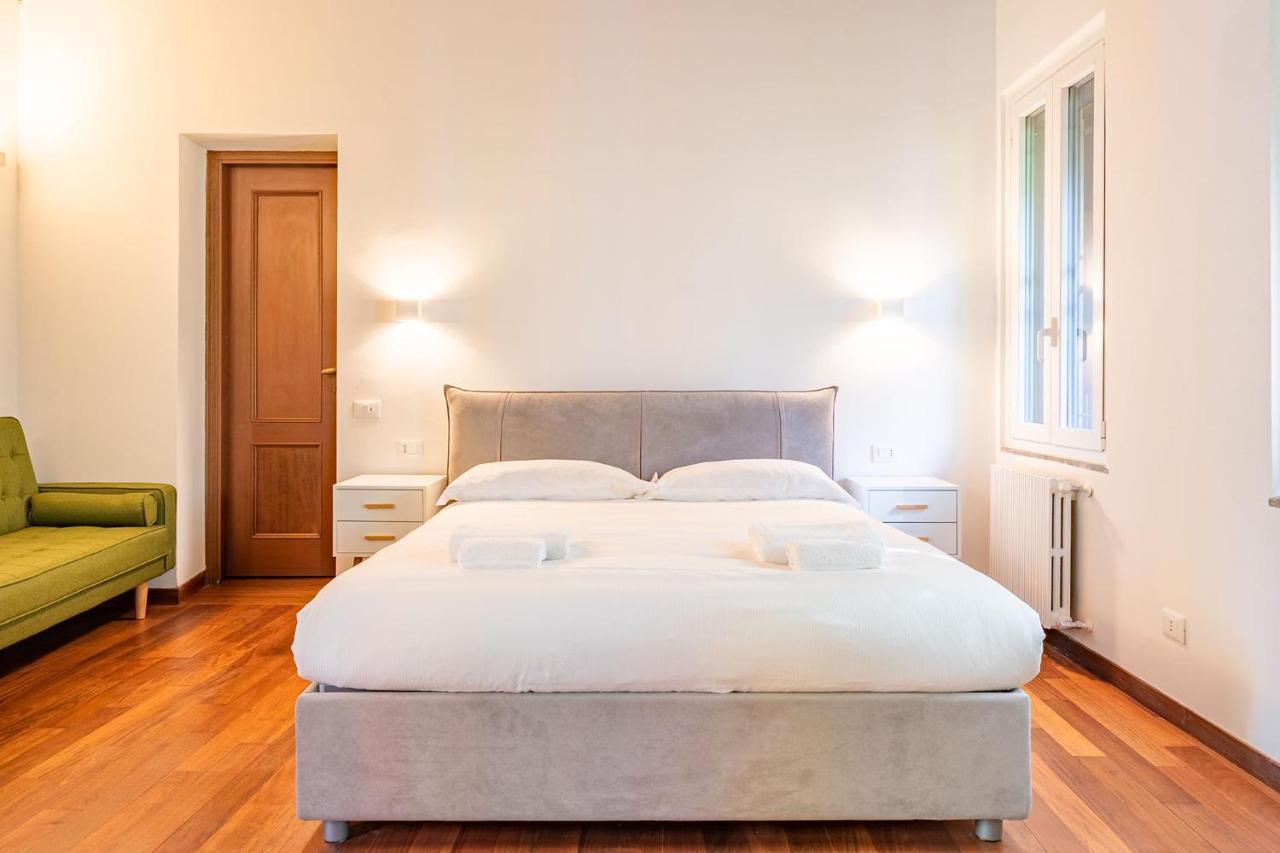 Appartamento Le Guglie In Piazza Castello - Centro Storico Милан Экстерьер фото